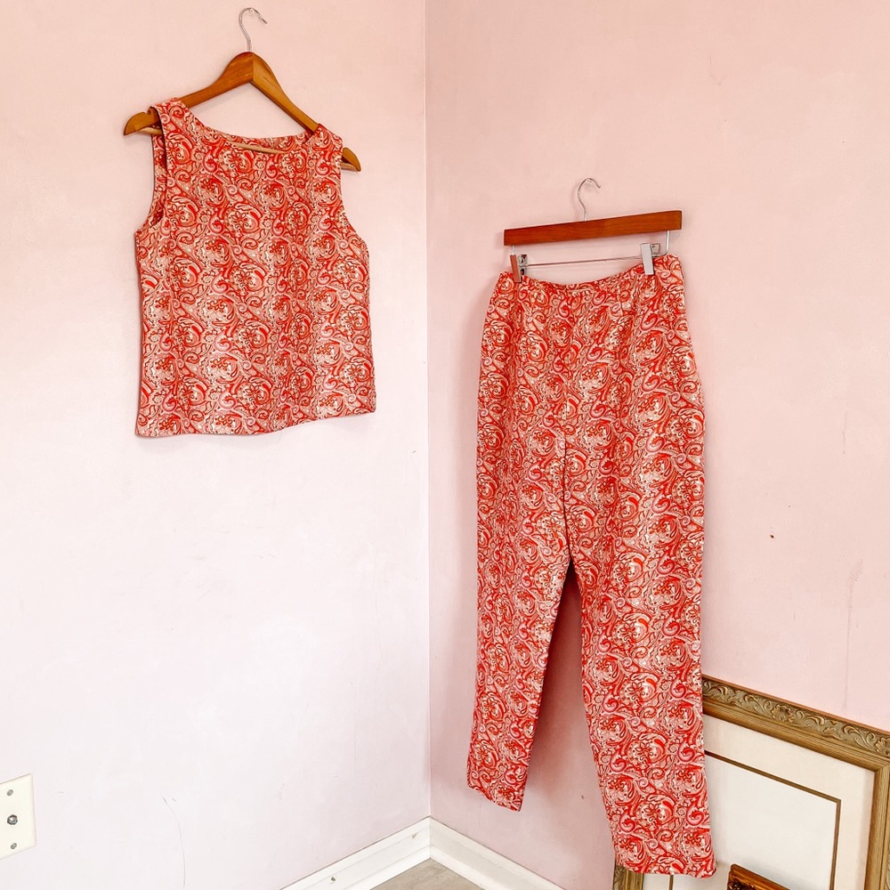 • 100% silk paisley matching 2pc. top and pant set •